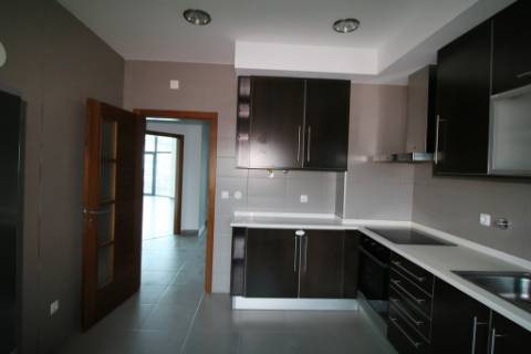 Apartamento T3 equipado, com 3 parqueamentos e arrecadação em S. Domingos - Santarém