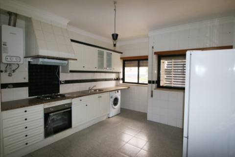Apartamento T3 equipado e com arrecadação em S. Domingos - Santarém