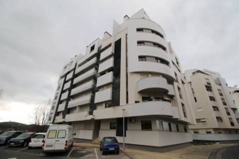 Apartamento T3 com arrecadação em S. Domingos - Santarém