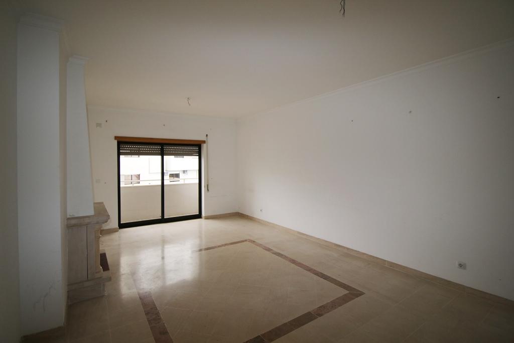 Apartamento T3 com arrecadação em S. Domingos - Santarém