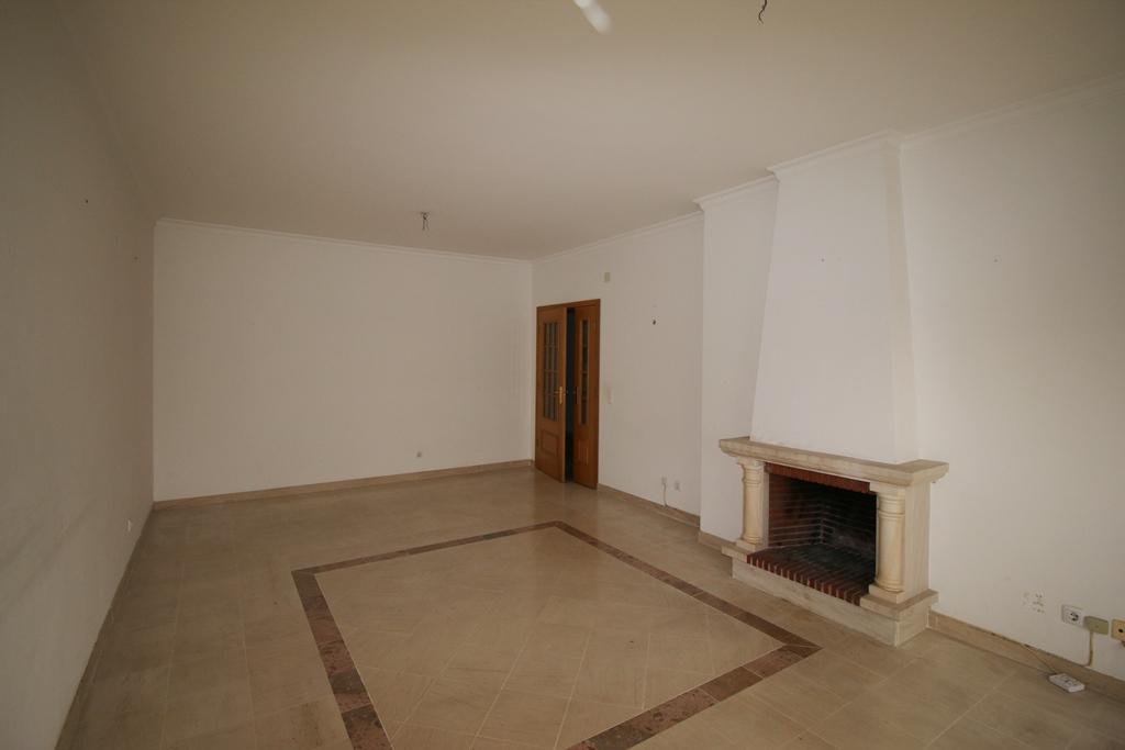 Apartamento T3 com arrecadação em S. Domingos - Santarém