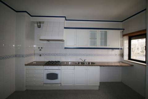 Apartamento T3 com arrecadação em S. Domingos - Santarém