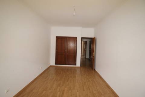 Apartamento T3 com parqueamento e arrecadação em Santarém