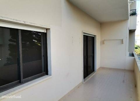 Apartamento T3 com parqueamento e arrecadação em Santarém