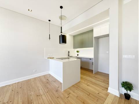 Apartamento T3 RENOVADO na Avenida Almirante Reis - Lisboa