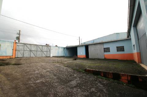 Armazém com 2.134m2 a necessitar de licenciamento - Alcanena