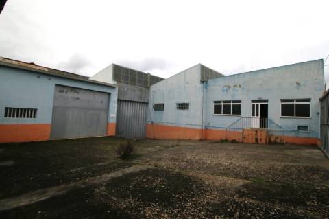 Armazém com 2.134m2 a necessitar de licenciamento - Alcanena