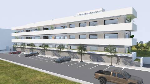 Apartamento T4, último piso com terraço grande.