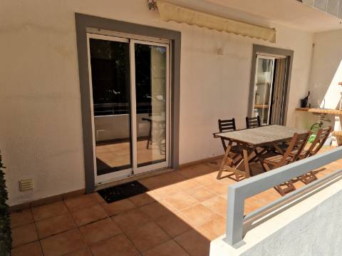 Moradia familiar com terraço, varandas e garagem perto de Tavira