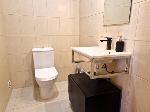 Moradia familiar com terraço, varandas e garagem perto de Tavira