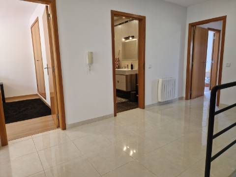 Moradia familiar com terraço, varandas e garagem perto de Tavira