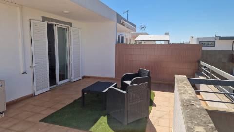 Moradia familiar com terraço, varandas e garagem perto de Tavira