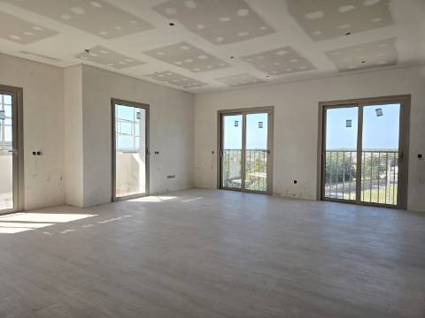 Penthouse com Vista Mar da Sala e Terraço Privado
