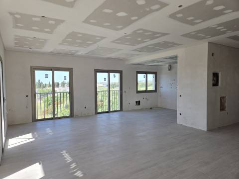 Penthouse com Vista Mar da Sala e Terraço Privado