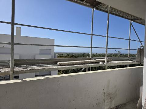 Penthouse com Vista Mar da Sala e Terraço Privado