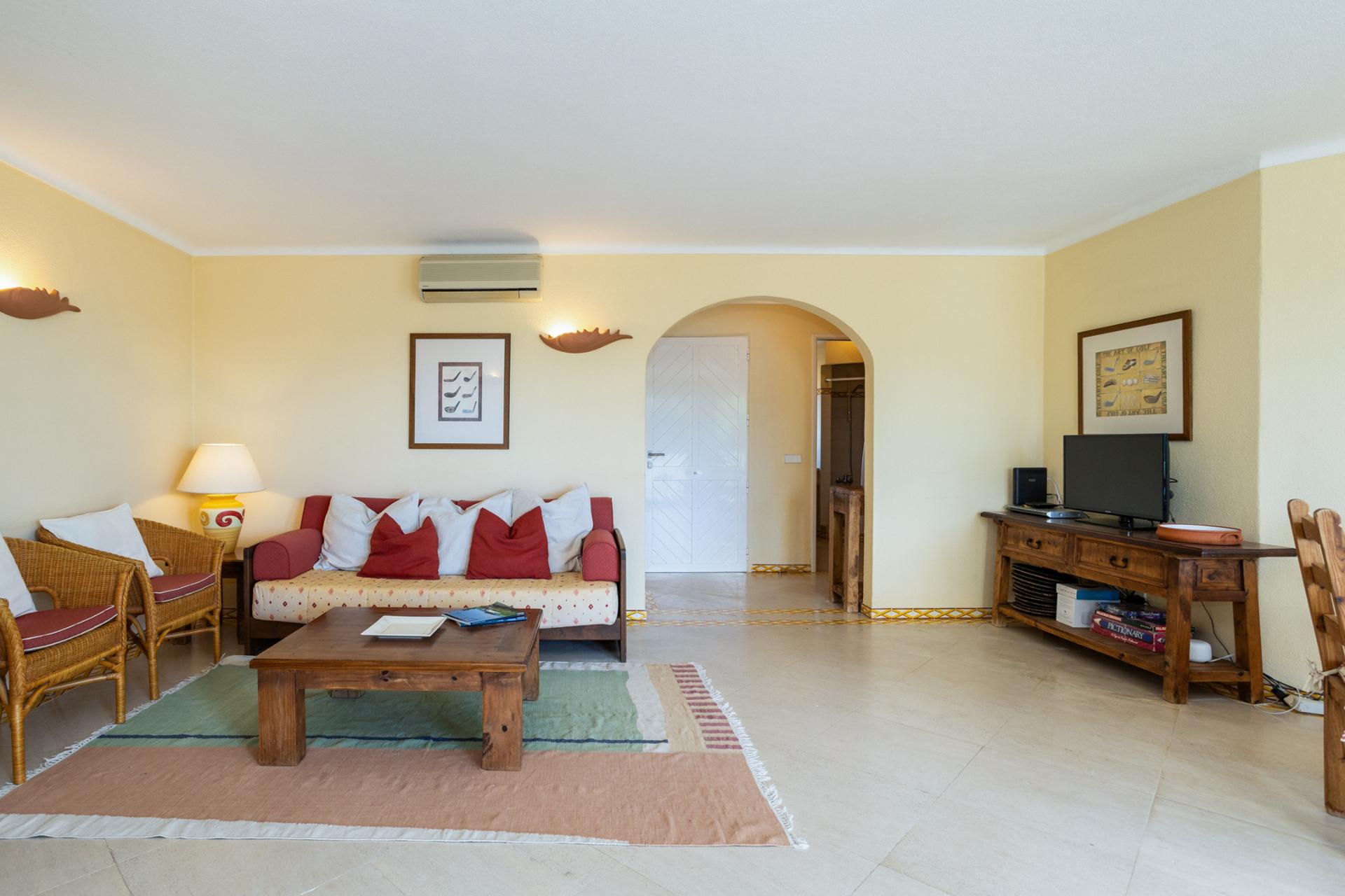 Apartamento T2 com terraço e piscina em Vale do Lobo