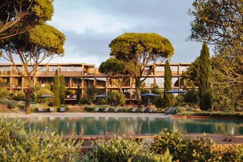AP T3 de Luxo em Vilamoura com piscina e varanda com 54,45m²