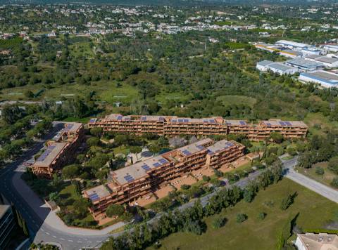 Exclusivo T3 em Vilamoura com Acabamentos Premium e Piscina