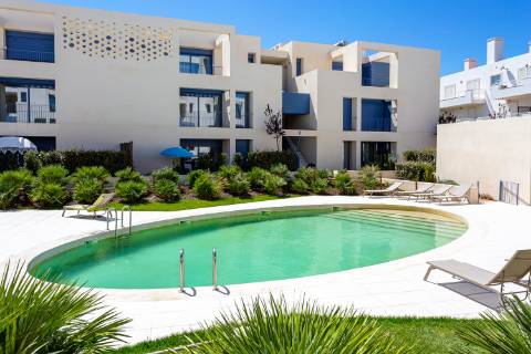 Apartamento T2 com Varanda com acesso a Piscina e garagem