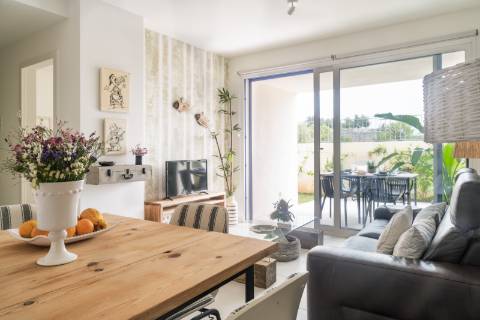Apartamento T2 com Varanda com acesso a Piscina e garagem
