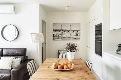 Apartamento T2 com Varanda com acesso a Piscina e garagem