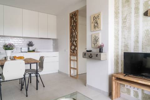 Apartamento T2 com Varanda com acesso a Piscina e garagem