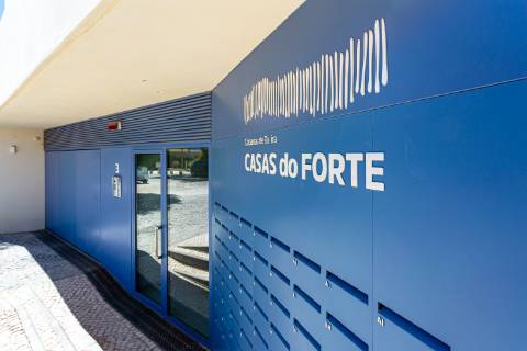Apartamento T2 com Varanda com acesso a Piscina e garagem