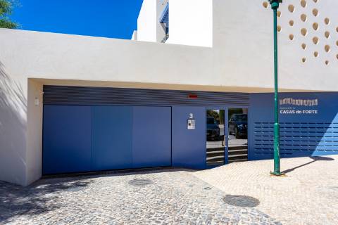 Apartamento T2 com Varanda com acesso a Piscina e garagem