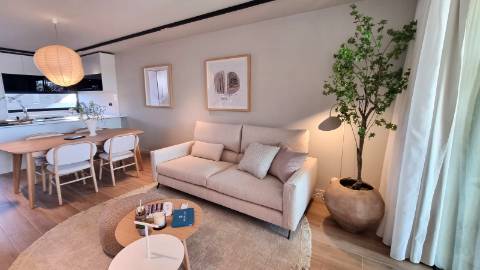 Apartamento T2 com jardim privado, piscina e garagem em Albufeira