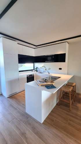 Apartamento T2 com jardim privado, piscina e garagem em Albufeira