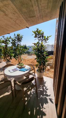 Apartamento T2 com jardim privado, piscina e garagem em Albufeira