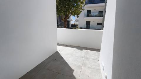 Apartamento T2 com piscina e garagem em Cabanas de Tavira