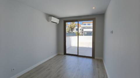 Apartamento T2 com piscina e garagem em Cabanas de Tavira