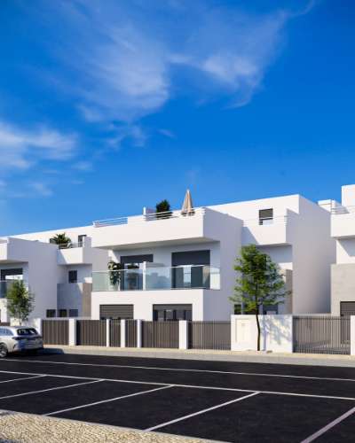 Moradia T3 +2 com Piscina, Jardim, Garagem a 5min a pé da Praia da Lota