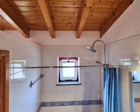 Moradia térrea T1 com ruína e terreno em Alcarias Grandes