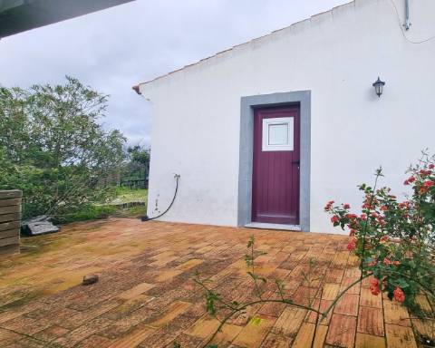 Moradia térrea T1 com ruína e terreno em Alcarias Grandes