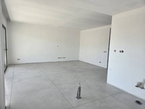 Apartamento T2 rés-do-chão com jardim e piscina privativa em Tavira
