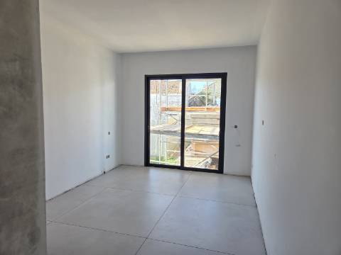 Apartamento T2 rés-do-chão com jardim e piscina privativa em Tavira