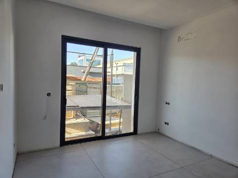 Apartamento T2 rés-do-chão com piscina e jardim privativos em Tavira