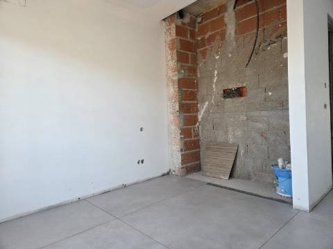 Apartamento T2 rés-do-chão com piscina e jardim privativos em Tavira