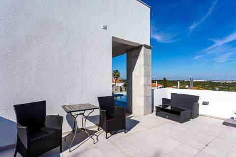 Moradia Exclusiva T4 com Vista Mar e Cidade em Tavira