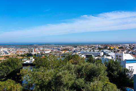 Moradia Exclusiva T4 com Vista Mar e Cidade em Tavira
