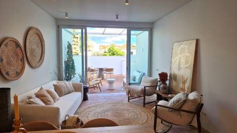 Apartamento T2 de luxo, no centro de Tavira com piscina e garagem privada