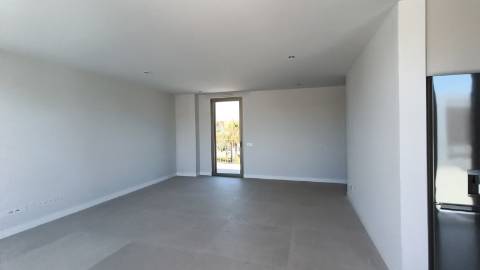 Apartamento T2 em condomínio com piscina e garagem em Cabanas de Tavira