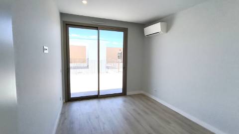 Apartamento T2 em condomínio com piscina e garagem em Cabanas de Tavira