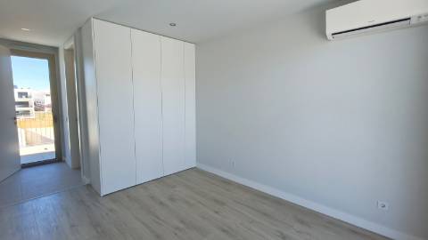 Apartamento T2 em condomínio com piscina e garagem em Cabanas de Tavira