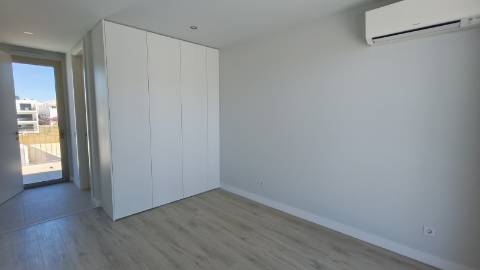 Apartamento T2 em ultimo andar com piscina e garagem em Cabanas de Tavira