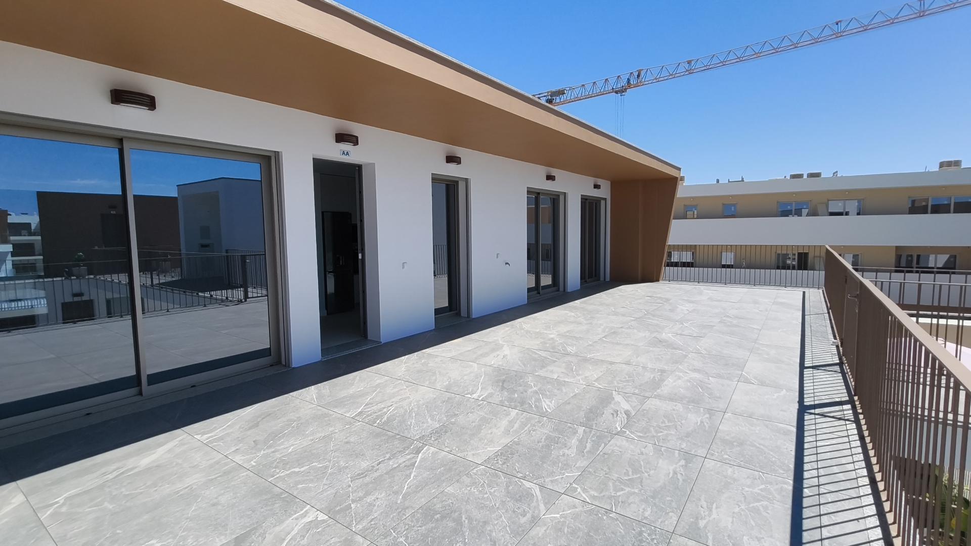 Apartamento T2 em ultimo andar com piscina e garagem em Cabanas de Tavira