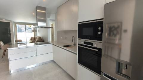 Apartamento T2 em ultimo andar com piscina e garagem em Cabanas de Tavira