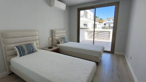 Apartamento T2 em ultimo andar com piscina e garagem em Cabanas de Tavira